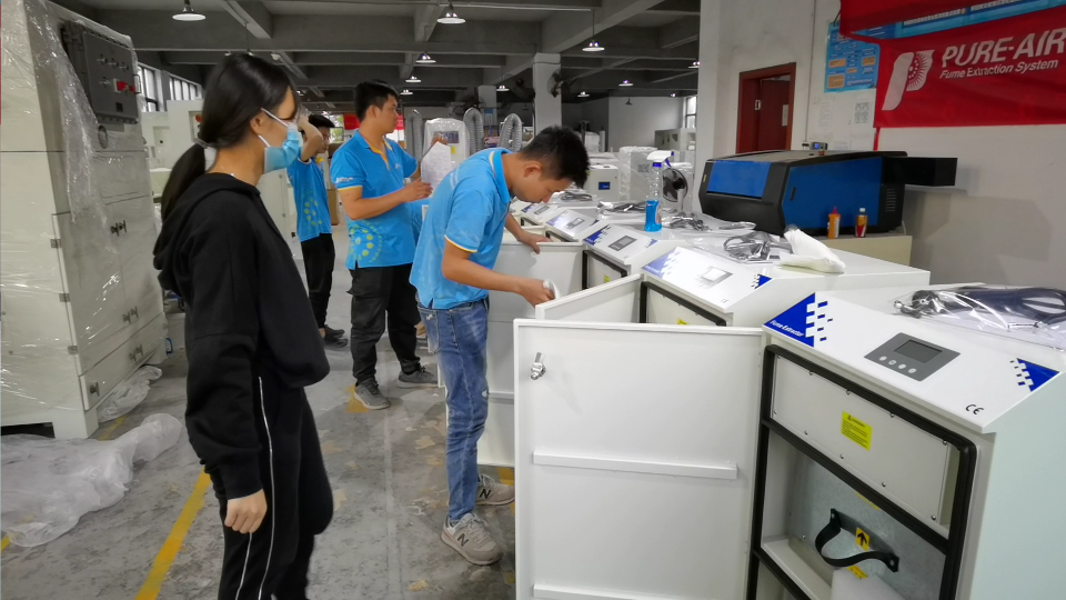 拋光車間除塵器，執(zhí)信環(huán)保為工業(yè)加工提供除塵設(shè)備。