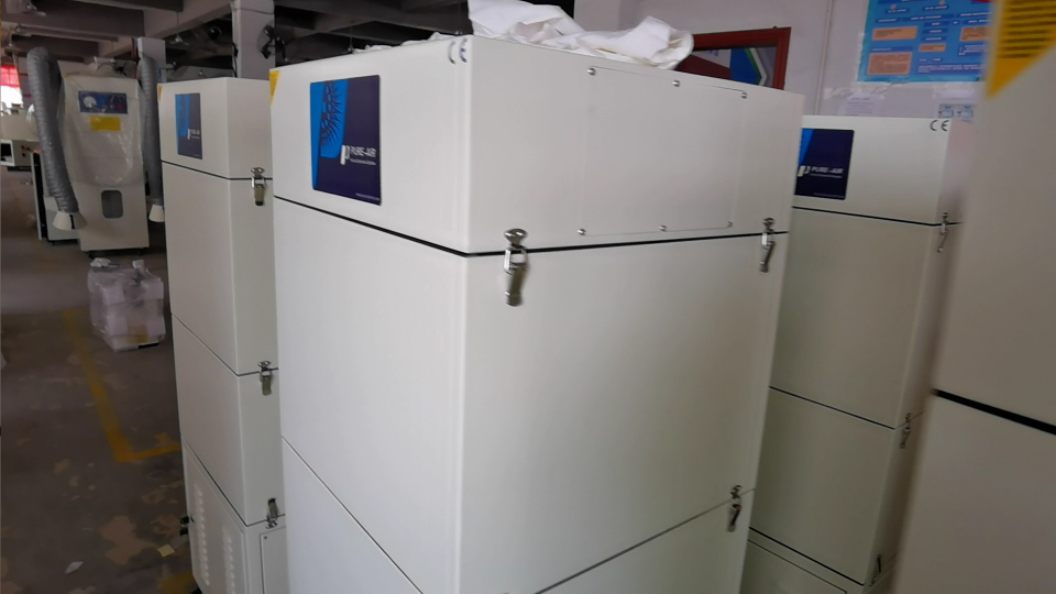 工廠車間除塵設(shè)備,執(zhí)信環(huán)保凈化車間內(nèi)煙塵污染,助力生產(chǎn)提升。